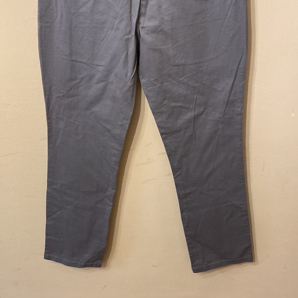 Old Navy Chino Bottoms - Picture 5 of 7